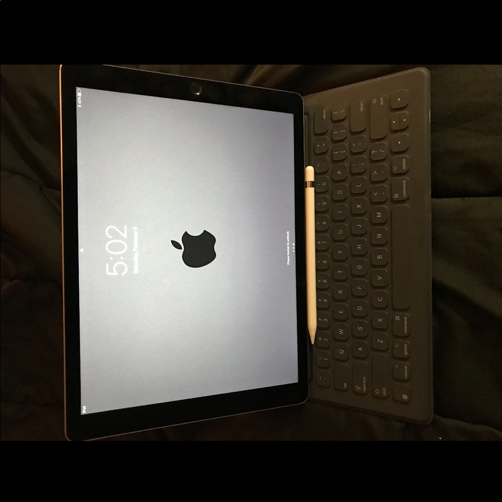 iPad 12.9in with Apple Pencil and Apple Keyboard